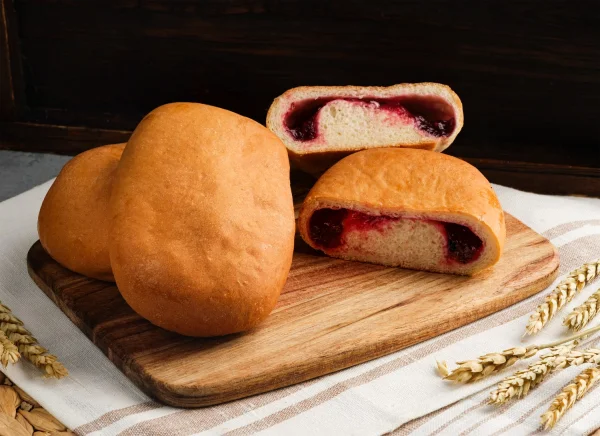 Пирожок с брусникой